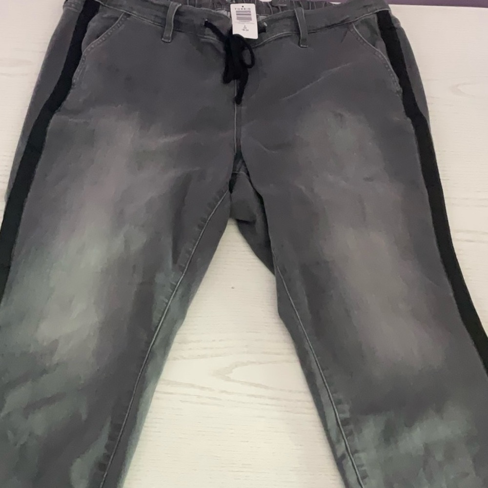 Crop Pull-On Weekend Straight Super Soft Mid-Rise Jean - Picture 7 of 7